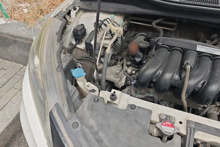 Used Honda Vezel 2015 1.5L CVT two-wheel drive Comfort trim Engine Bay Right