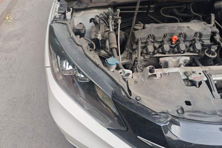 Used Honda Vezel 2015 1.8L CVT 2WD Luxury Model Engine Bay Right