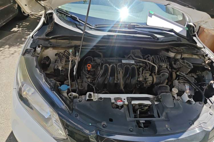 Used Honda Vezel 2015 1.5L CVT two-wheel drive Comfort trim Engine Bay Right