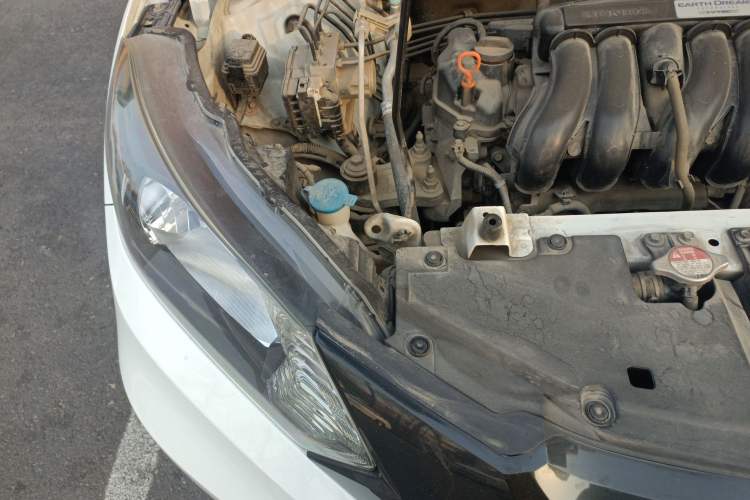 Used Honda Vezel 2015 1.5L CVT two-wheel drive Comfort trim Engine Bay Right
