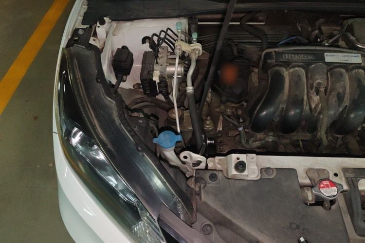 Used Honda Vezel 2015 1.5L CVT two-wheel drive Comfort trim Engine Bay Right