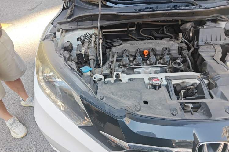Used Honda Vezel 2015 1.8L CVT 2WD Luxury Model Engine Bay Right