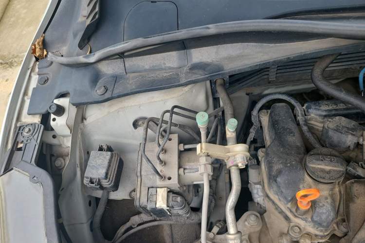 Used Honda Vezel 2015 1.5L CVT two-wheel drive Comfort trim Engine Bay Right