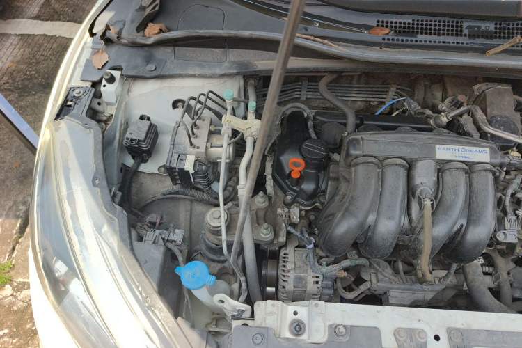 Used Honda Vezel 2015 1.5L CVT two-wheel drive Comfort trim Engine Bay Right