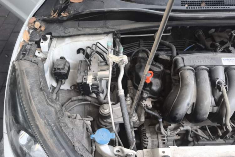 Used Honda Vezel 2015 1.5L CVT two-wheel drive Comfort trim Engine Bay Right