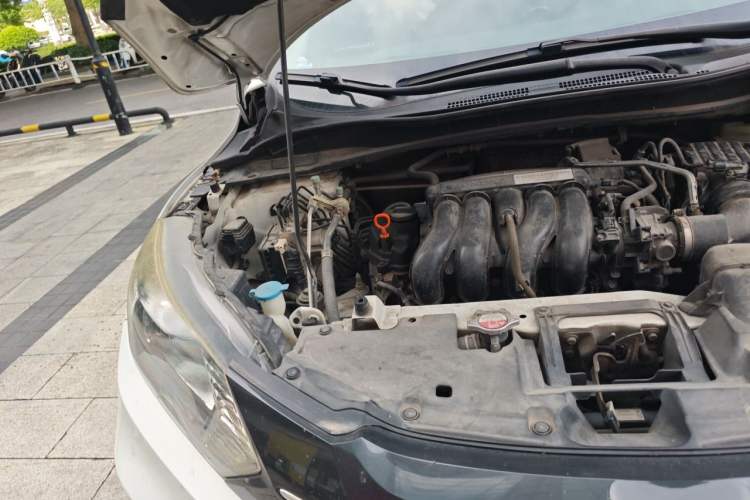 Used Honda Vezel 2015 1.5L CVT two-wheel drive Comfort trim Engine Bay Right