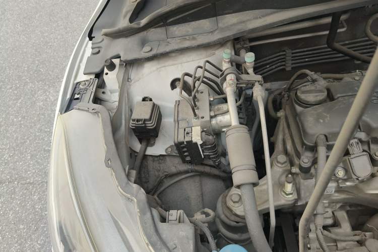 Used Honda Vezel 2015 1.8L CVT 2WD Elite Model Engine Bay Right
