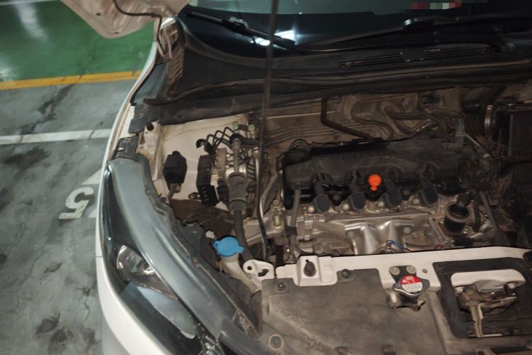 Used Honda Vezel 2015 1.8L CVT 2WD Elite Model Engine Bay Right