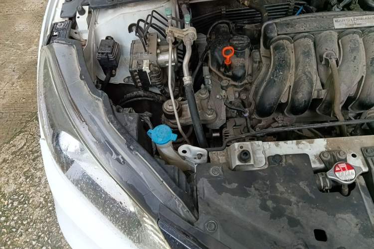 Used Honda Vezel 2015 1.5L CVT two-wheel drive Comfort trim Engine Bay Right