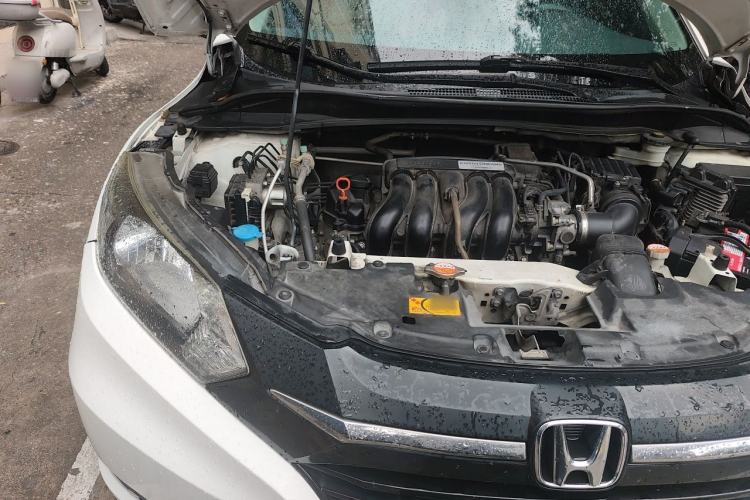 Used Honda Vezel 2015 1.5L CVT two-wheel drive Comfort trim Engine Bay Right