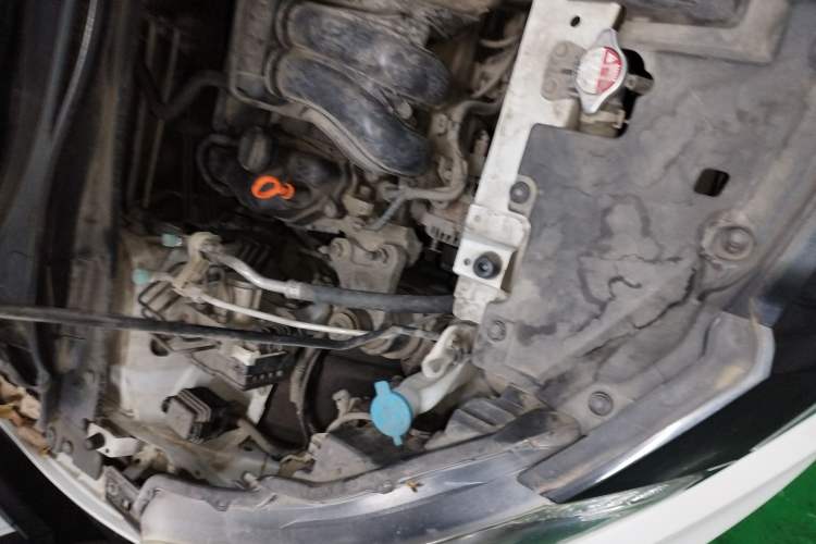 Used Honda Vezel 2015 1.5L CVT two-wheel drive Comfort trim Engine Bay Right