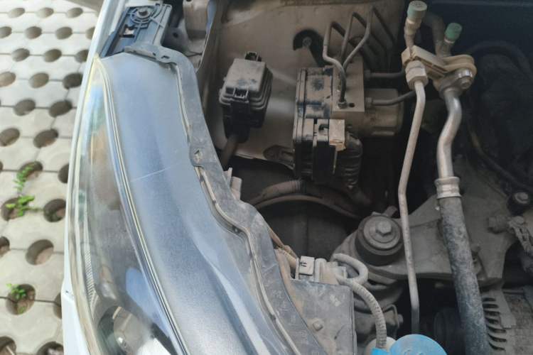 Used Honda Vezel 2015 1.5L CVT two-wheel drive Comfort trim Engine Bay Right