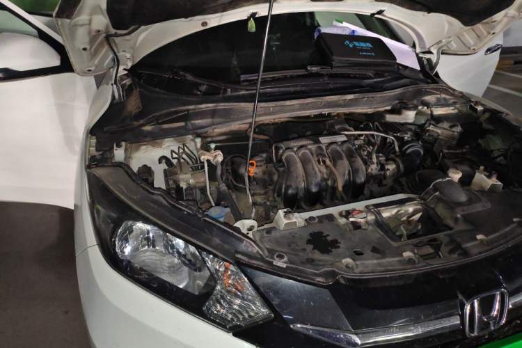Used Honda Vezel 2015 1.5L CVT two-wheel drive Comfort trim Engine Bay Right