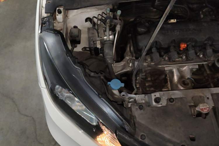 Used Honda Vezel 2015 1.8L CVT 2WD Elite Model Engine Bay Right