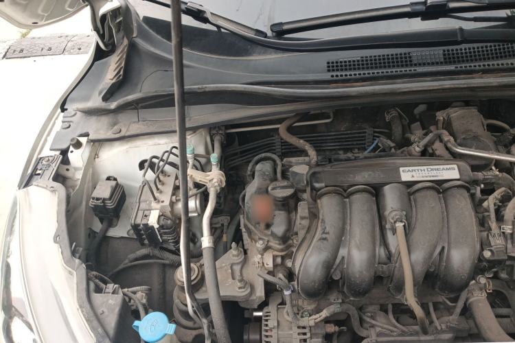 Used Honda Vezel 2015 1.5L CVT two-wheel drive Comfort trim Engine Bay Right
