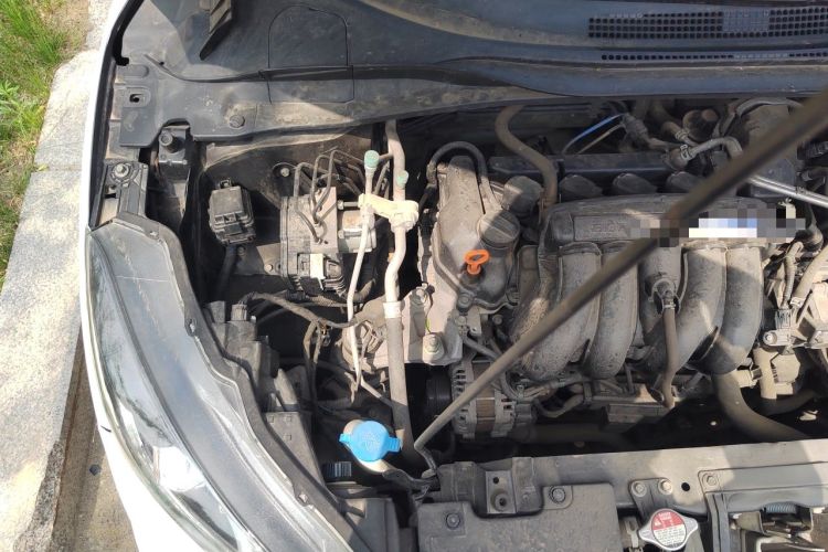 Used Honda Vezel 2015 1.5L CVT two-wheel drive Comfort trim Engine Bay Right