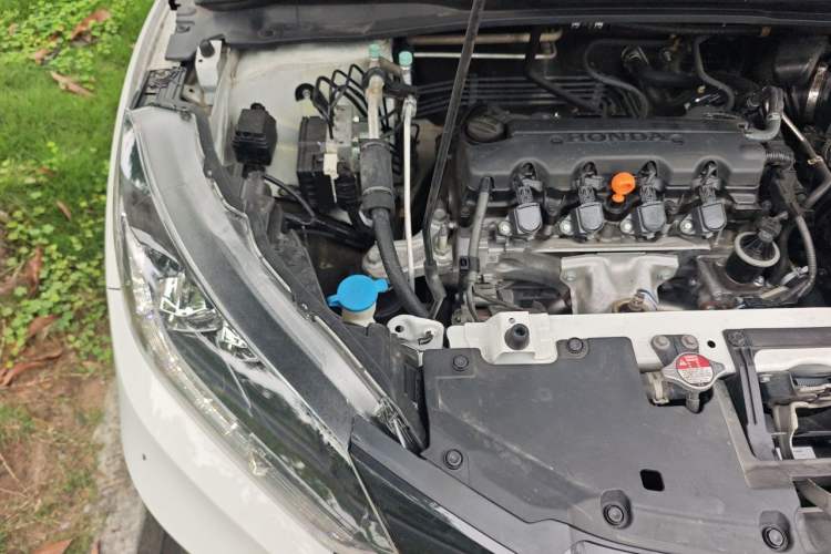 Used Honda Vezel 2015 1.8L CVT 2WD Luxury Model Engine Bay Right