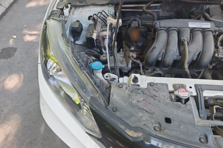Used Honda Vezel 2015 1.5L CVT two-wheel drive Comfort trim Engine Bay Right