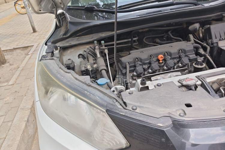 Used Honda Vezel 2015 1.8L CVT 2WD Elite Model Engine Bay Right
