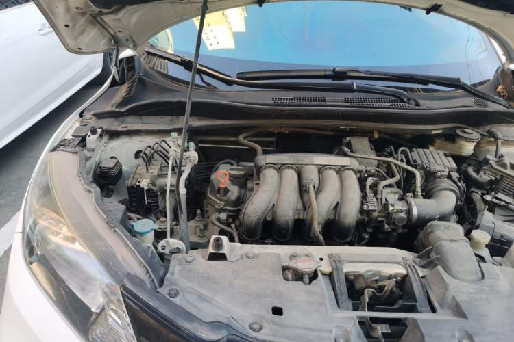 Used Honda Vezel 2015 1.5L CVT two-wheel drive Comfort trim Engine Bay Right