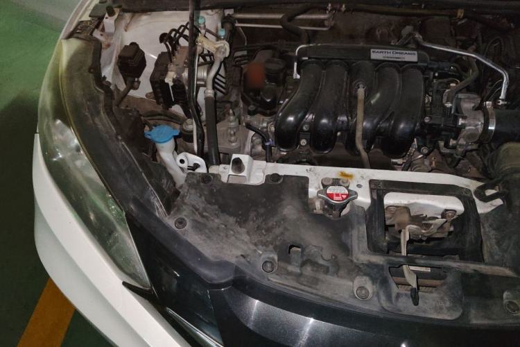 Used Honda Vezel 2015 1.5L CVT two-wheel drive Comfort trim Engine Bay Right