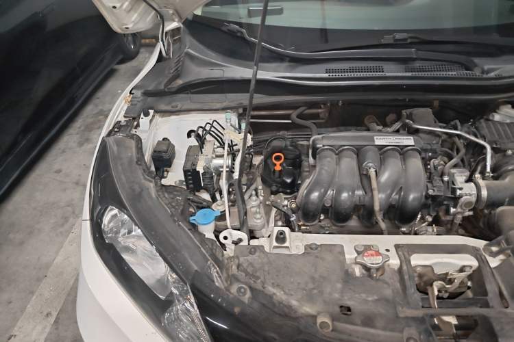 Used Honda Vezel 2015 1.5L CVT two-wheel drive Comfort trim Engine Bay Right