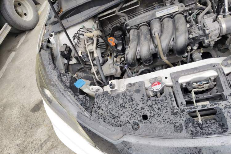 Used Honda Vezel 2015 1.5L CVT two-wheel drive Comfort trim Engine Bay Right