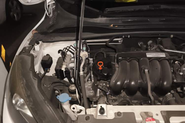 Used Honda Vezel 2015 1.5L manual two-wheel drive Comfort trim level Engine Bay Right