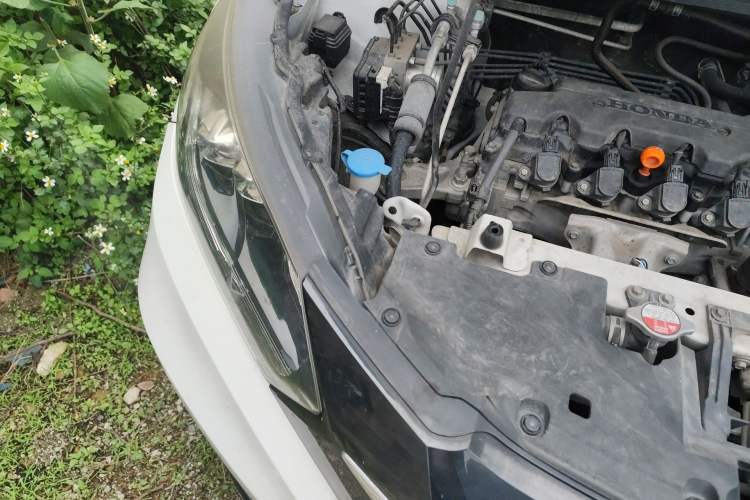 Used Honda Vezel 2015 1.8L CVT 2WD Luxury Model Engine Bay Right