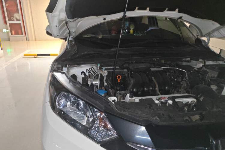 Used Honda Vezel 2015 1.5L CVT two-wheel drive Comfort trim Engine Bay Right