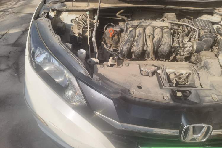 Used Honda Vezel 2015 1.5L manual two-wheel drive Comfort trim level Engine Bay Right