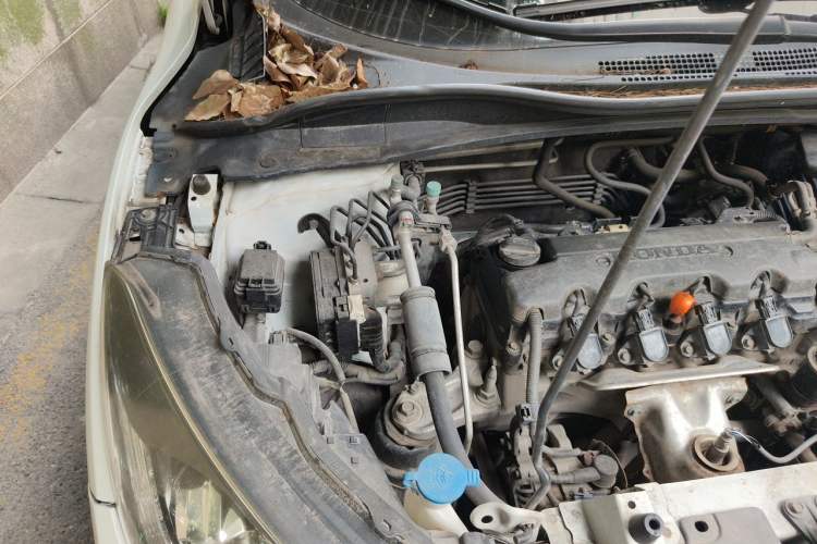 Used Honda Vezel 2015 1.8L CVT 2WD Luxury Model Engine Bay Right