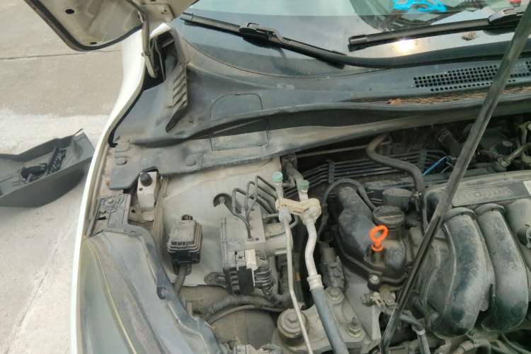 Used Honda Vezel 2015 1.5L CVT two-wheel drive Comfort trim Engine Bay Right