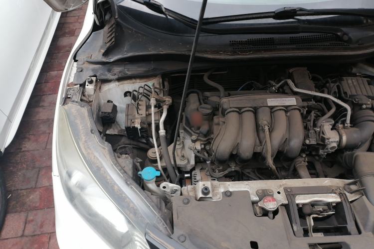 Used Honda Vezel 2015 1.5L CVT two-wheel drive Comfort trim Engine Bay Right