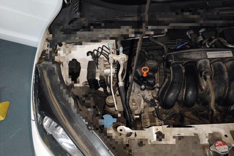 Used Honda Vezel 2015 1.5L CVT two-wheel drive Comfort trim Engine Bay Right