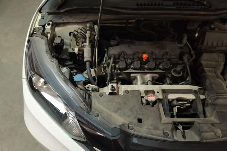 Used Honda Vezel 2015 1.8L CVT 2WD Elite Model Engine Bay Right
