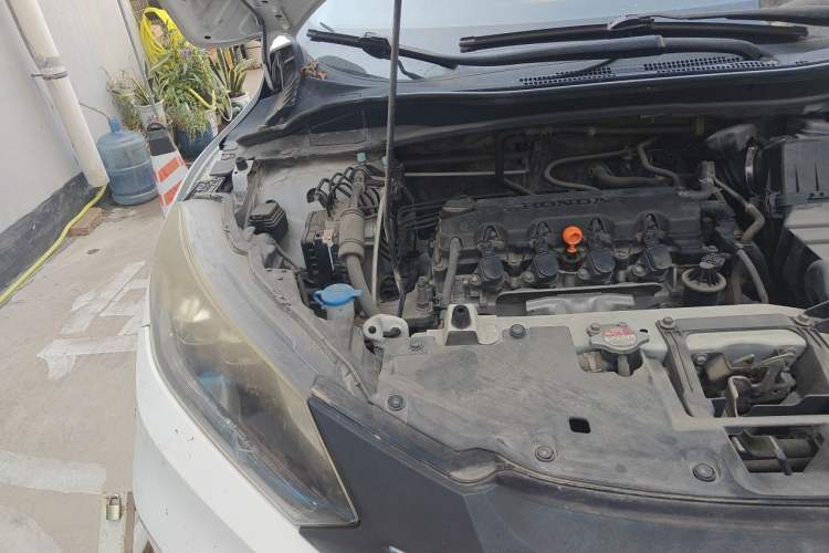 Used Honda Vezel 2015 1.8L CVT 2WD Luxury Model Engine Bay Right