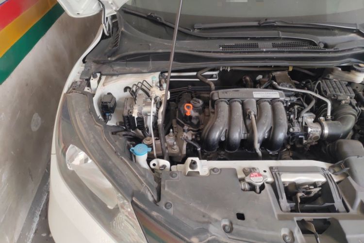 Used Honda Vezel 2015 1.5L CVT two-wheel drive Comfort trim Engine Bay Right