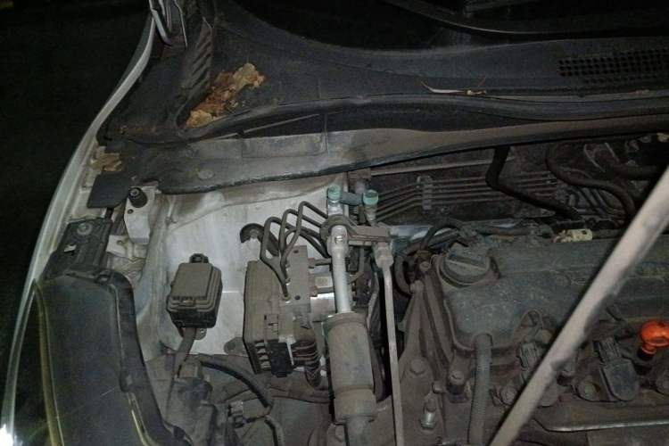Used Honda Vezel 2015 1.8L CVT 2WD Luxury Model Engine Bay Right