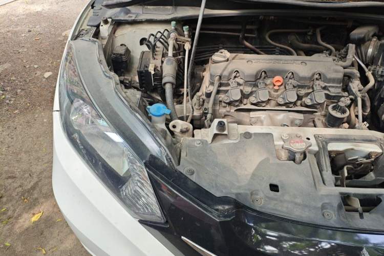 Used Honda Vezel 2015 1.8L CVT 2WD Elite Model Engine Bay Right