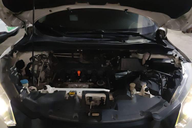 Used Honda Vezel 2015 1.8L CVT 2WD Luxury Model Engine Bay