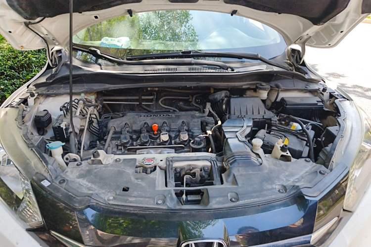 Used Honda Vezel 2015 1.8L CVT 2WD Elite Model Engine Bay