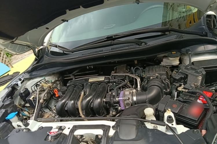 Used Honda Vezel 2015 1.5L CVT two-wheel drive Comfort trim Engine Bay