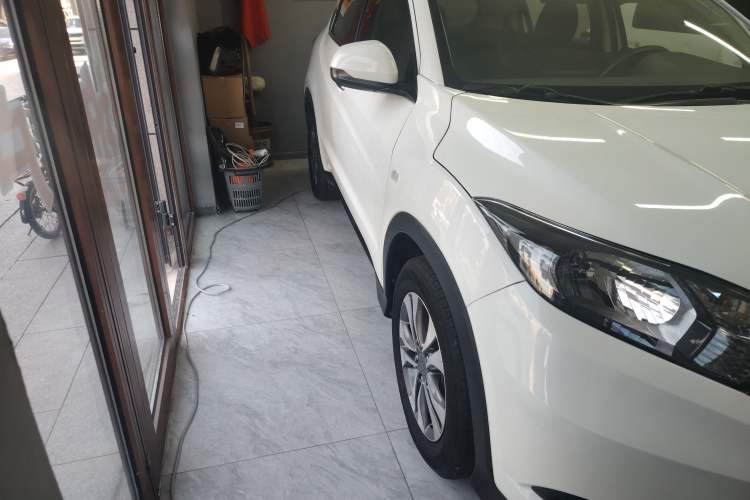 Used Honda Vezel 2015 1.5L manual two-wheel drive Comfort trim level Exterior 2