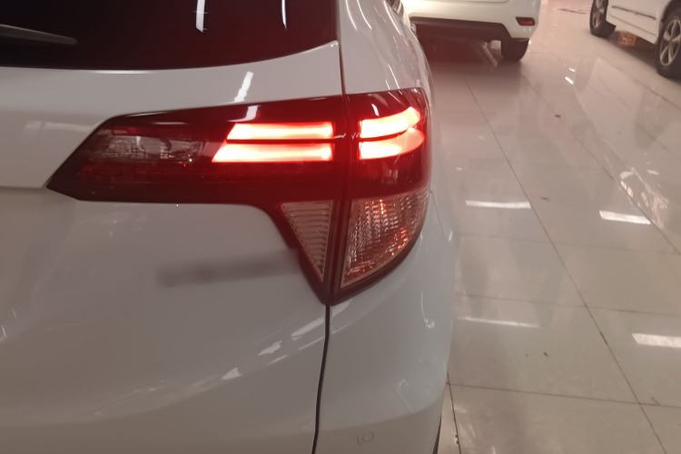 Used Honda Vezel 2015 1.8L CVT 2WD Luxury Model Exterior 3