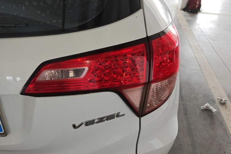 Used Honda Vezel 2015 1.5L CVT two-wheel drive Comfort trim Exterior 3