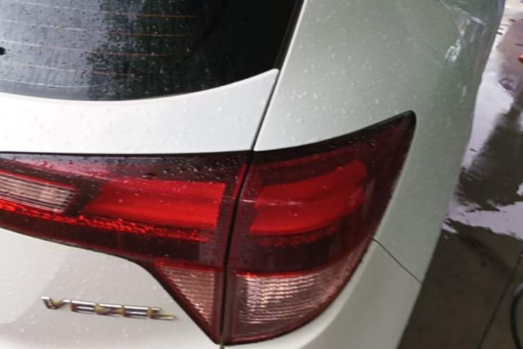 Used Honda Vezel 2015 1.8L CVT 2WD Luxury Model Exterior 3