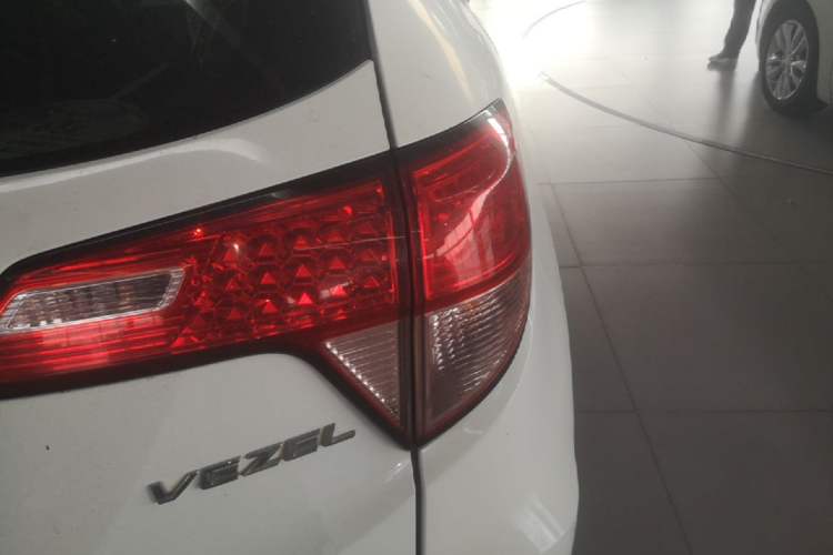 Used Honda Vezel 2015 1.5L CVT two-wheel drive Comfort trim Exterior 3