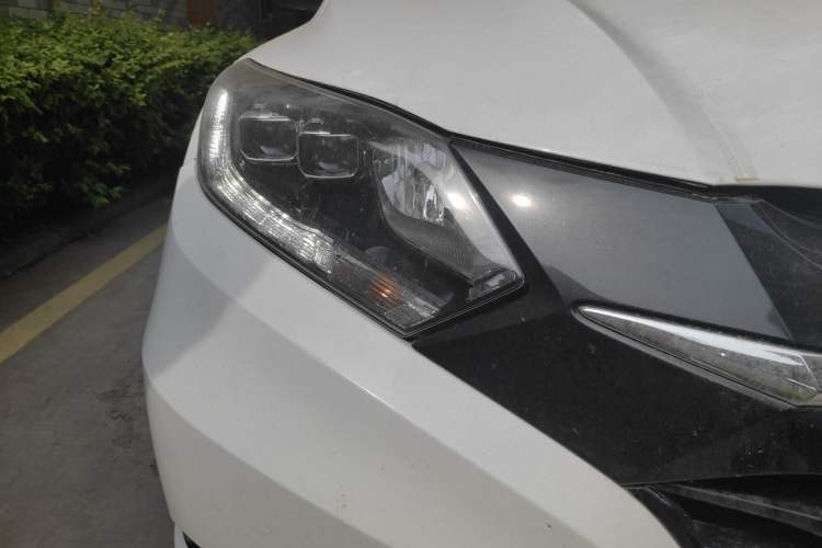 Used Honda Vezel 2015 1.8L CVT 2WD Luxury Model Exterior 6