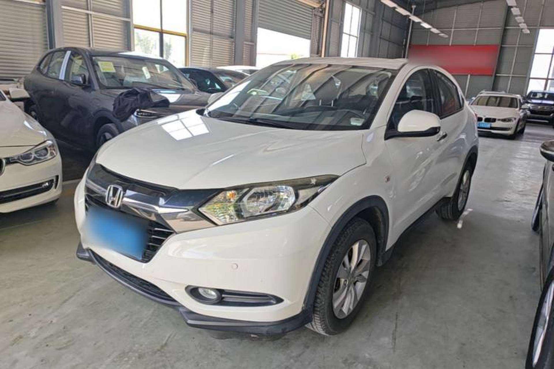 Used Honda Vezel 2015 1.5L CVT two-wheel drive Comfort trim Front Left 45 Deg